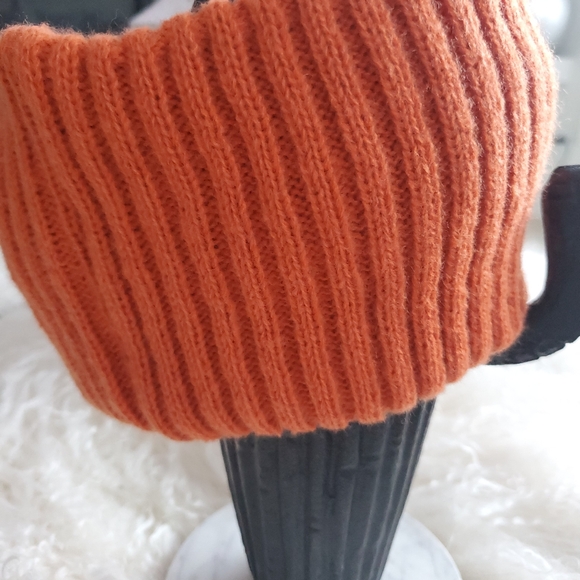 **Gifted- Brand new, never worn cozy head and ear warmer band - Picture 2 of 3